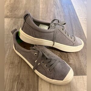 Cariuma Suede Gray Sneakers